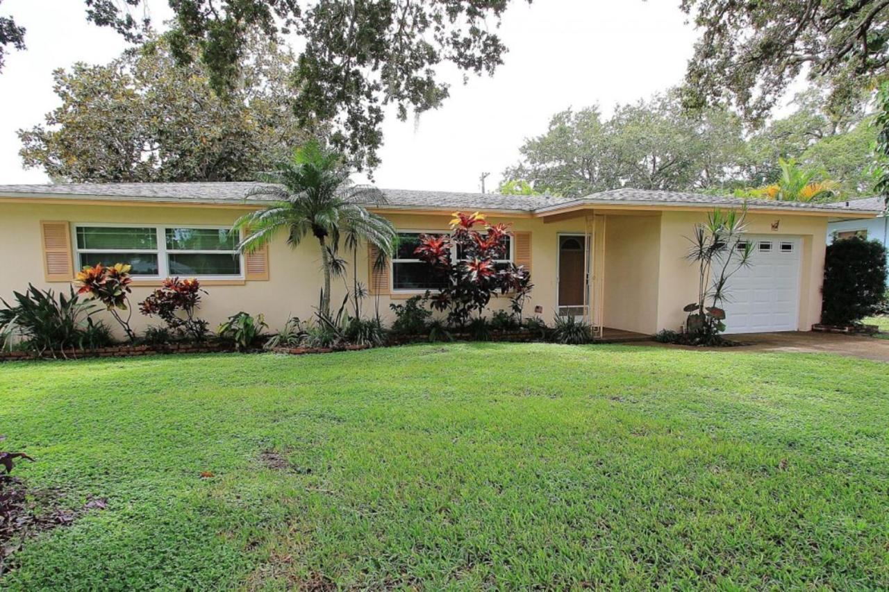 Relax In Retro Villa Clearwater Exterior photo