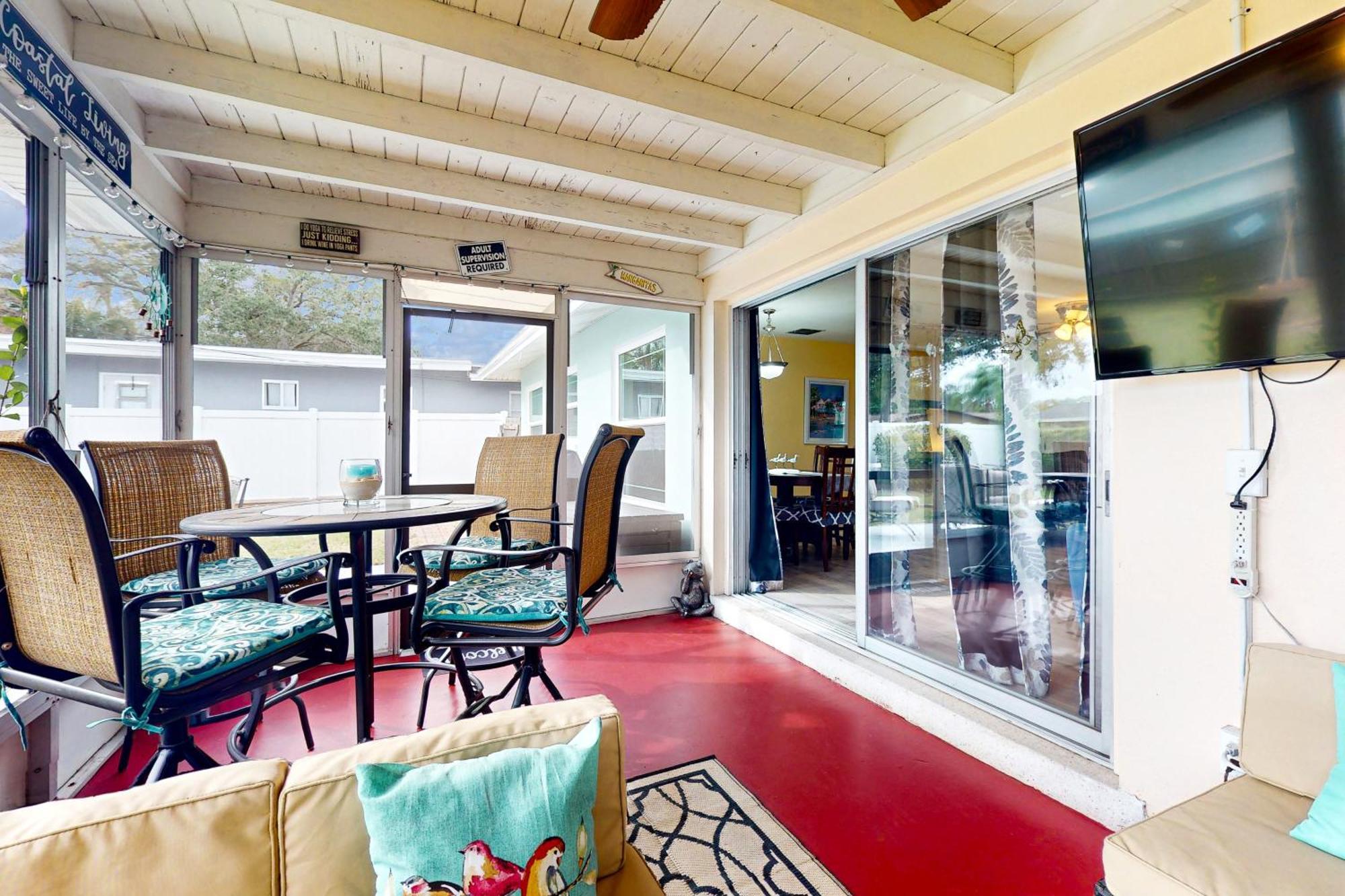 Relax In Retro Villa Clearwater Exterior photo