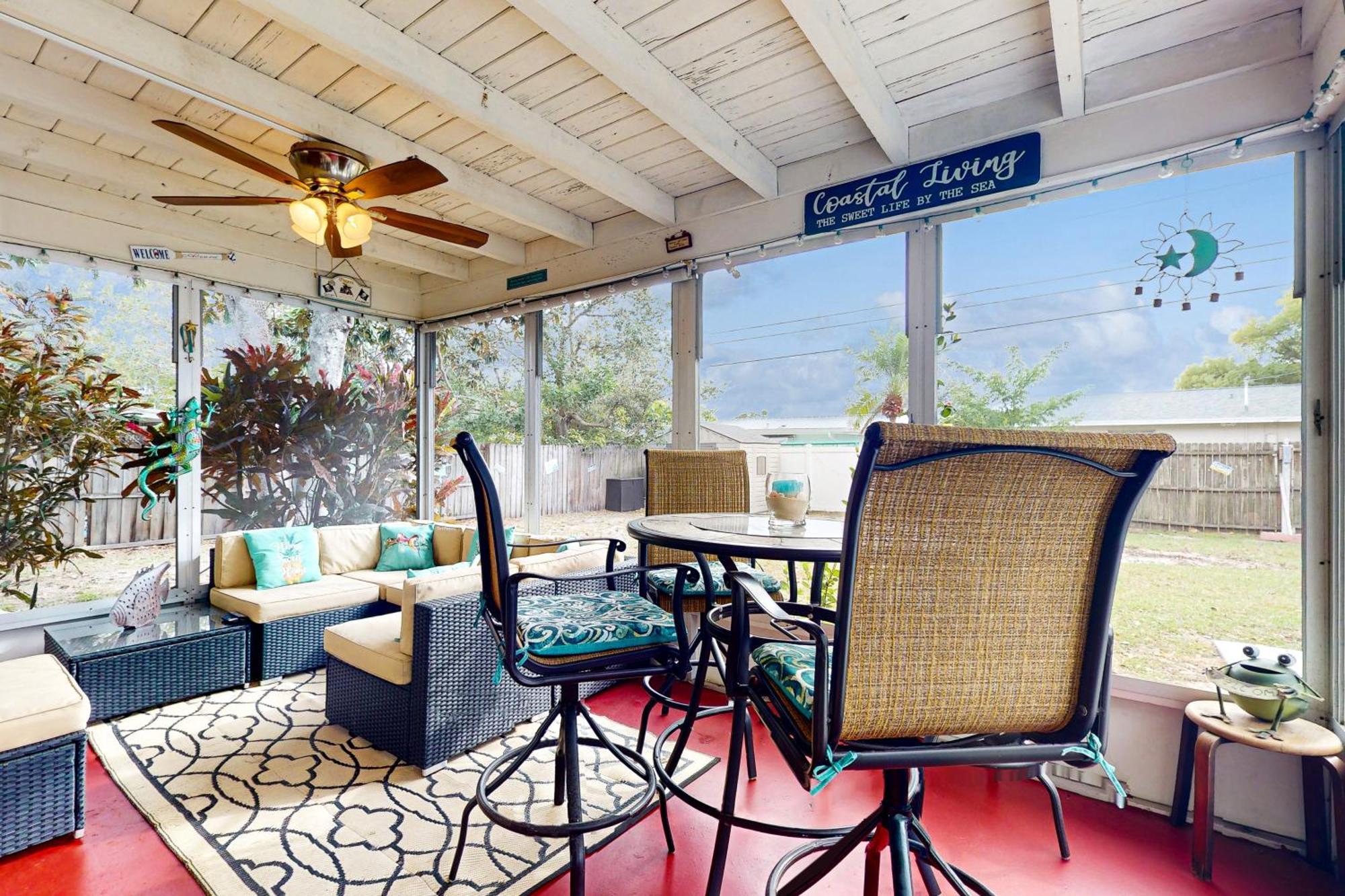 Relax In Retro Villa Clearwater Exterior photo