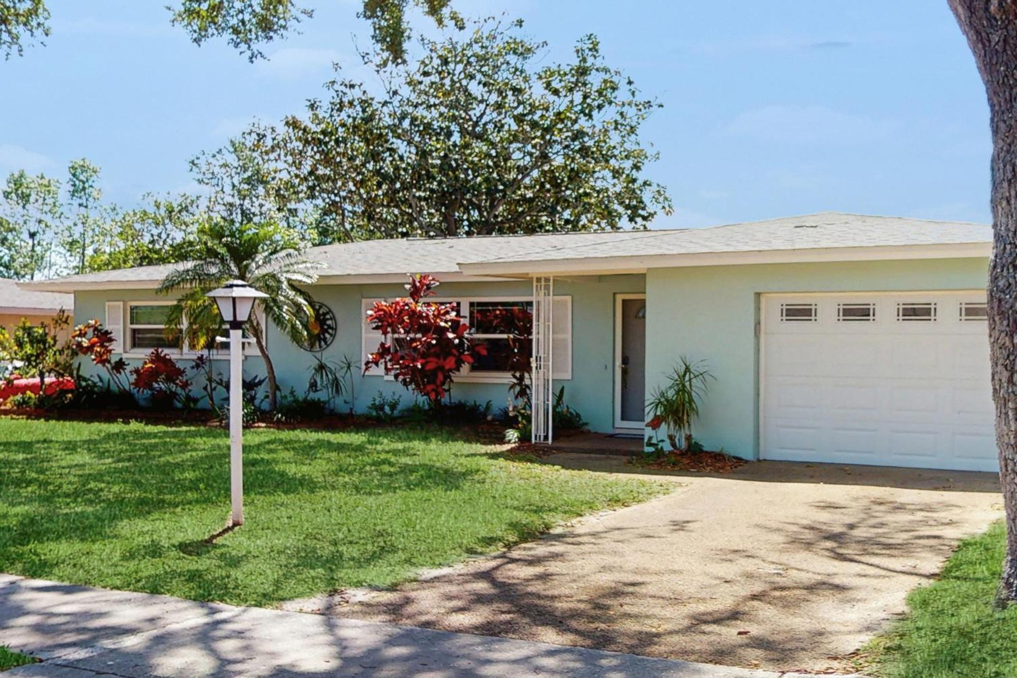 Relax In Retro Villa Clearwater Exterior photo