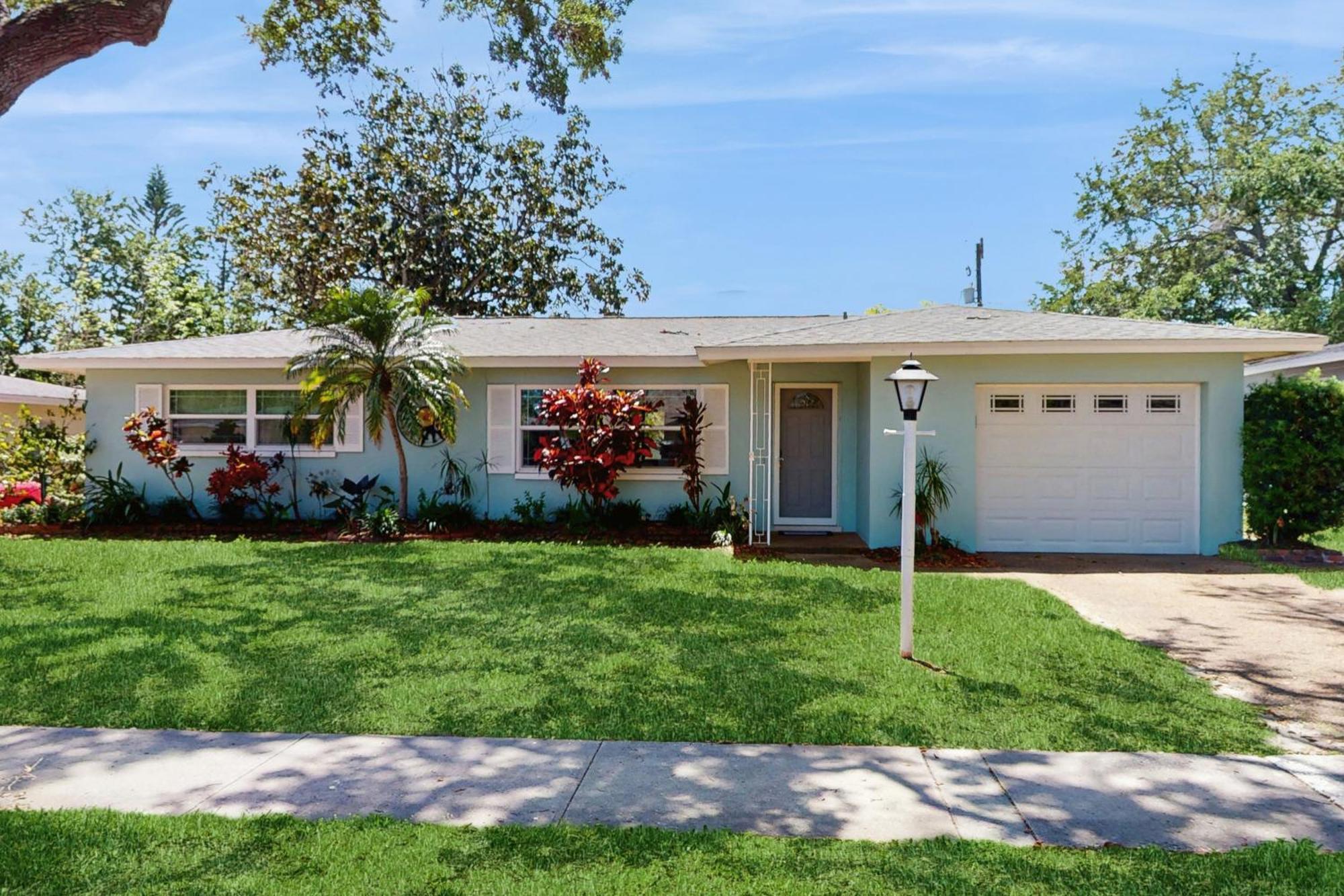 Relax In Retro Villa Clearwater Exterior photo